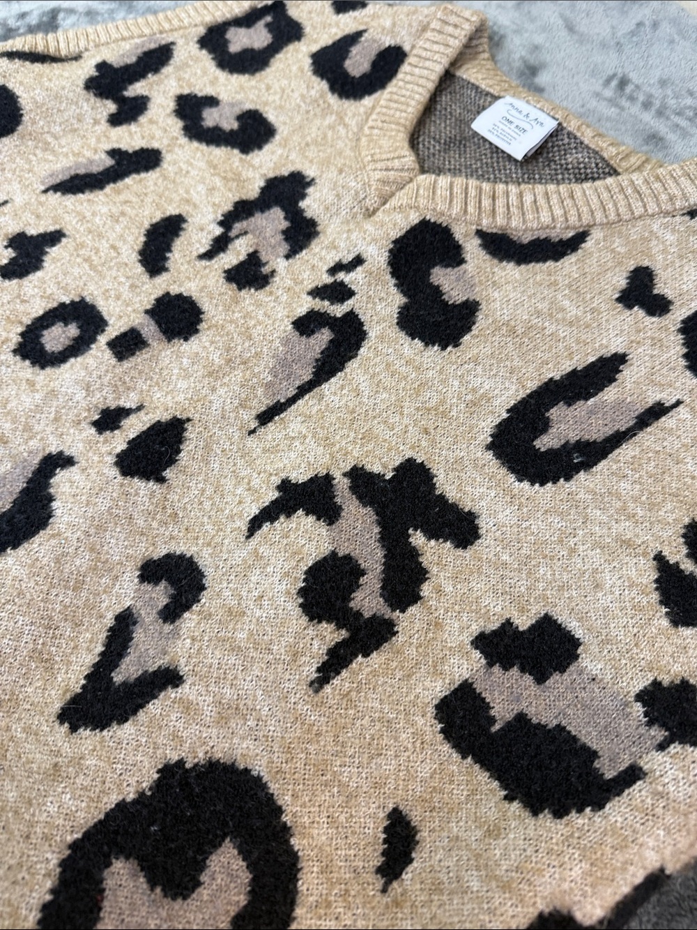 Anna & Ava Beige and Black Leopard V-Neck Sweater Vest one size fits most - Picture 5 of 7